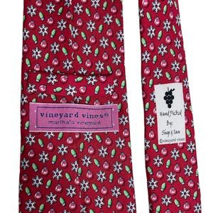 NWT VINEYARD VINES Silk Tie Snowflake, Ornaments, Lights Marthas Vineyard
